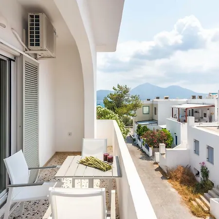 White Rock Milos * Adamantas (Milos)