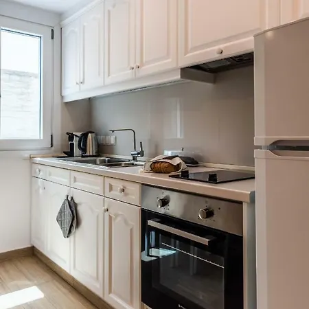 White Rock Milos * Adamantas (Milos)