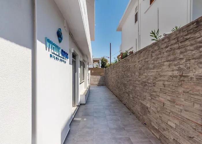 Daire White Rock Milos Adamantas (Milos)