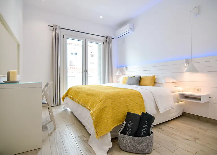 White Rock Milos Daire *