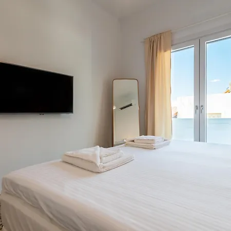 White Rock Milos Apartman *