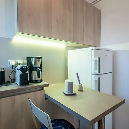 White Rock Milos * Adamantas (Milos)