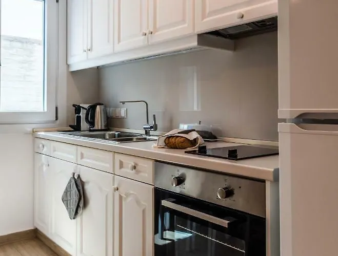 White Rock Milos * 阿达玛斯